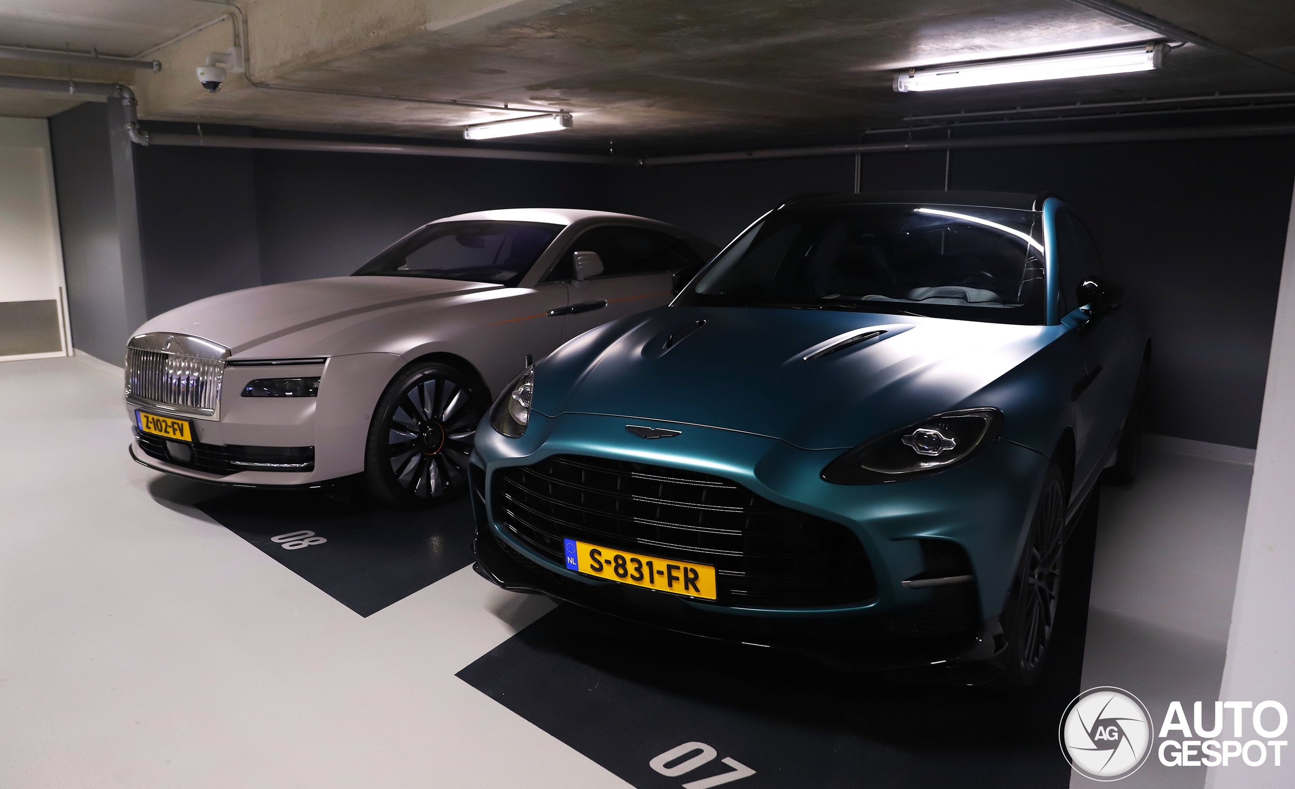 Aston Martin DBX707