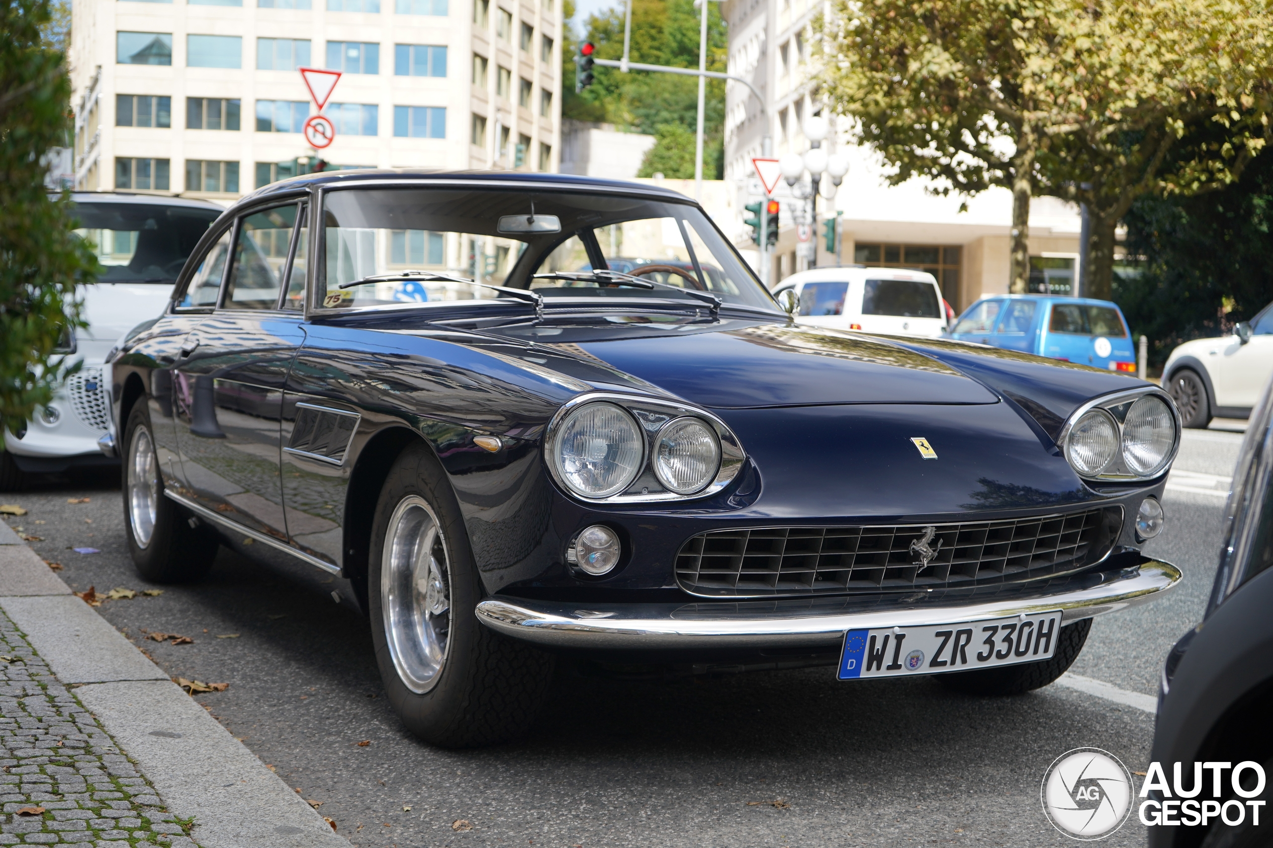 Ferrari 330 GT 2+2 Series I