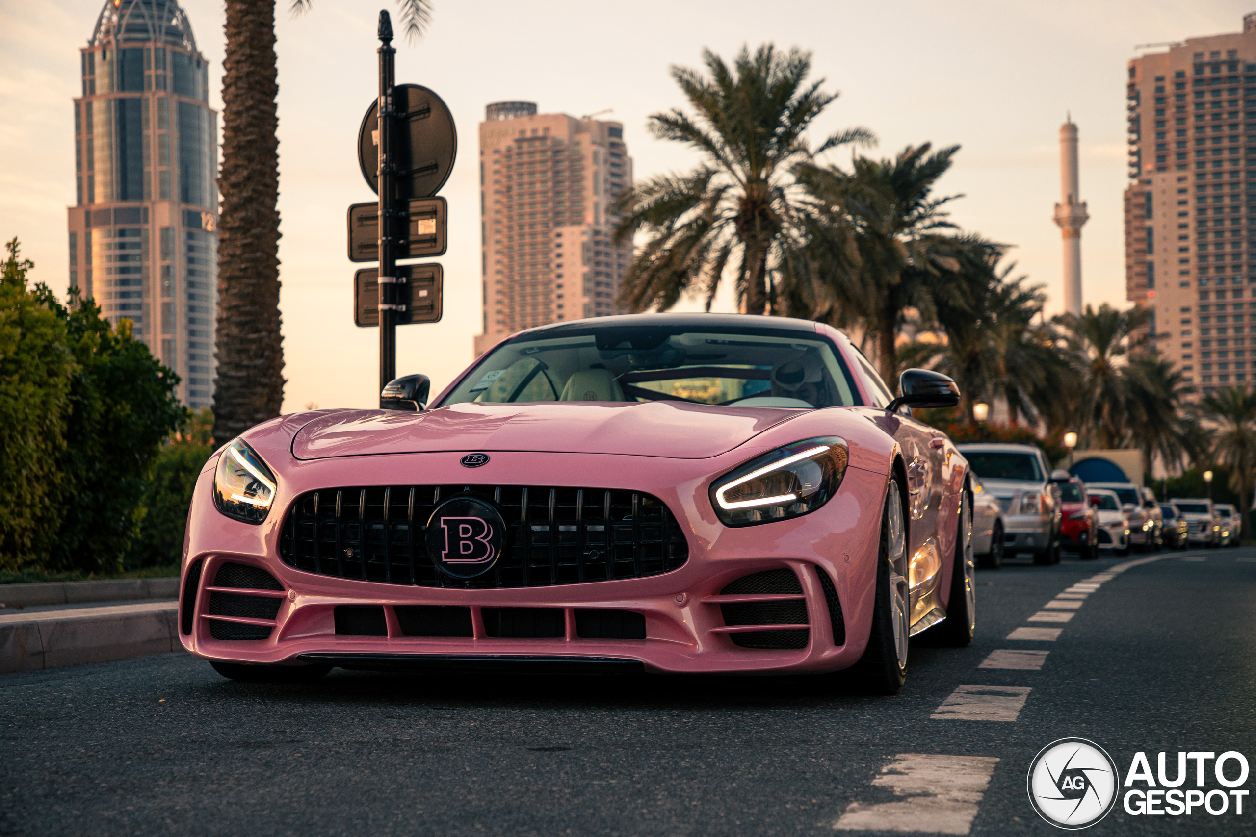 Roze Brabus GT R gespot in Doha