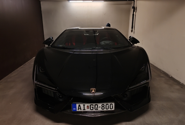 Lamborghini Revuelto