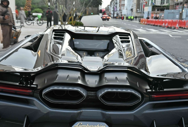 Lamborghini Revuelto