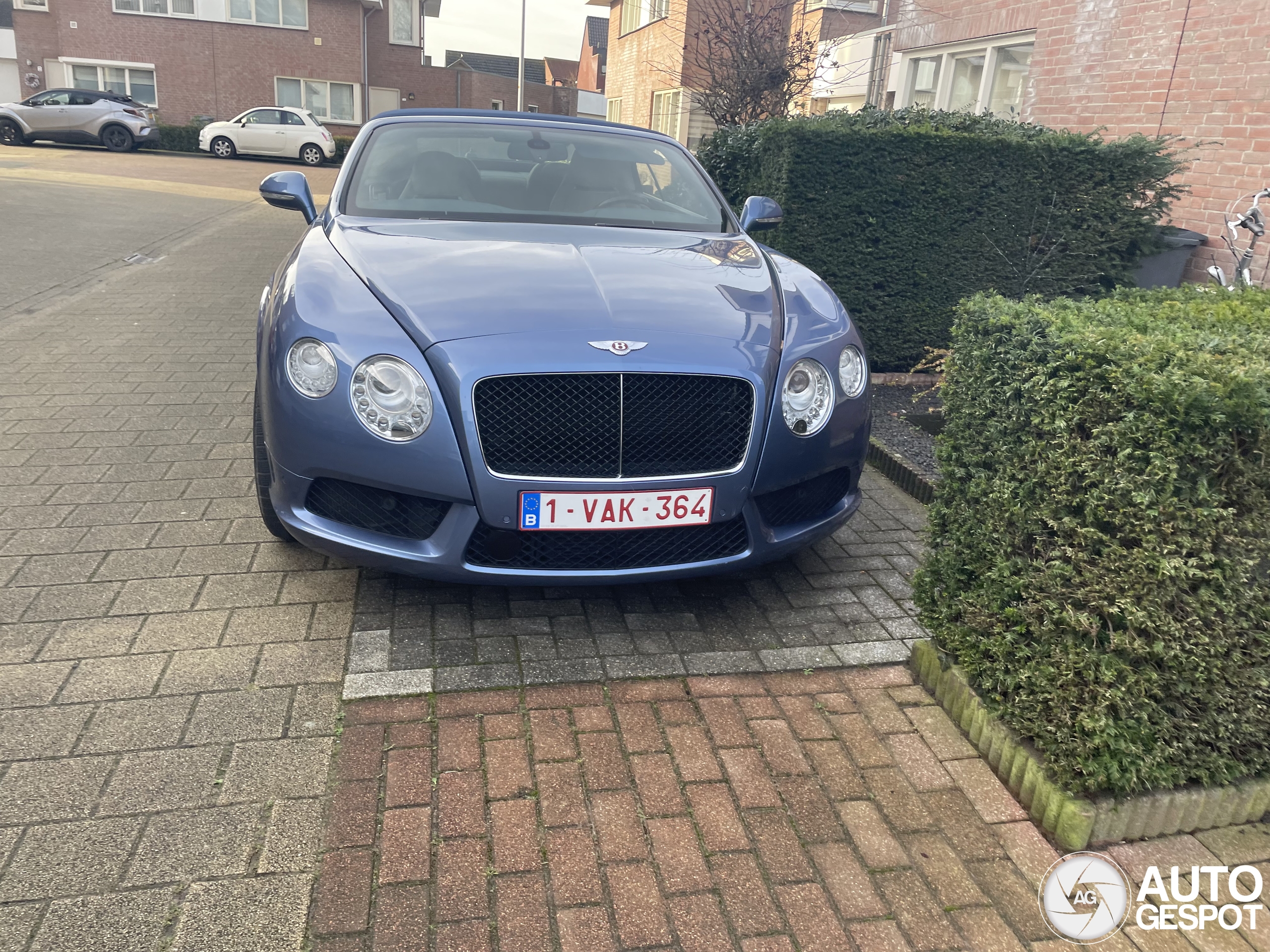 Bentley Continental GTC V8