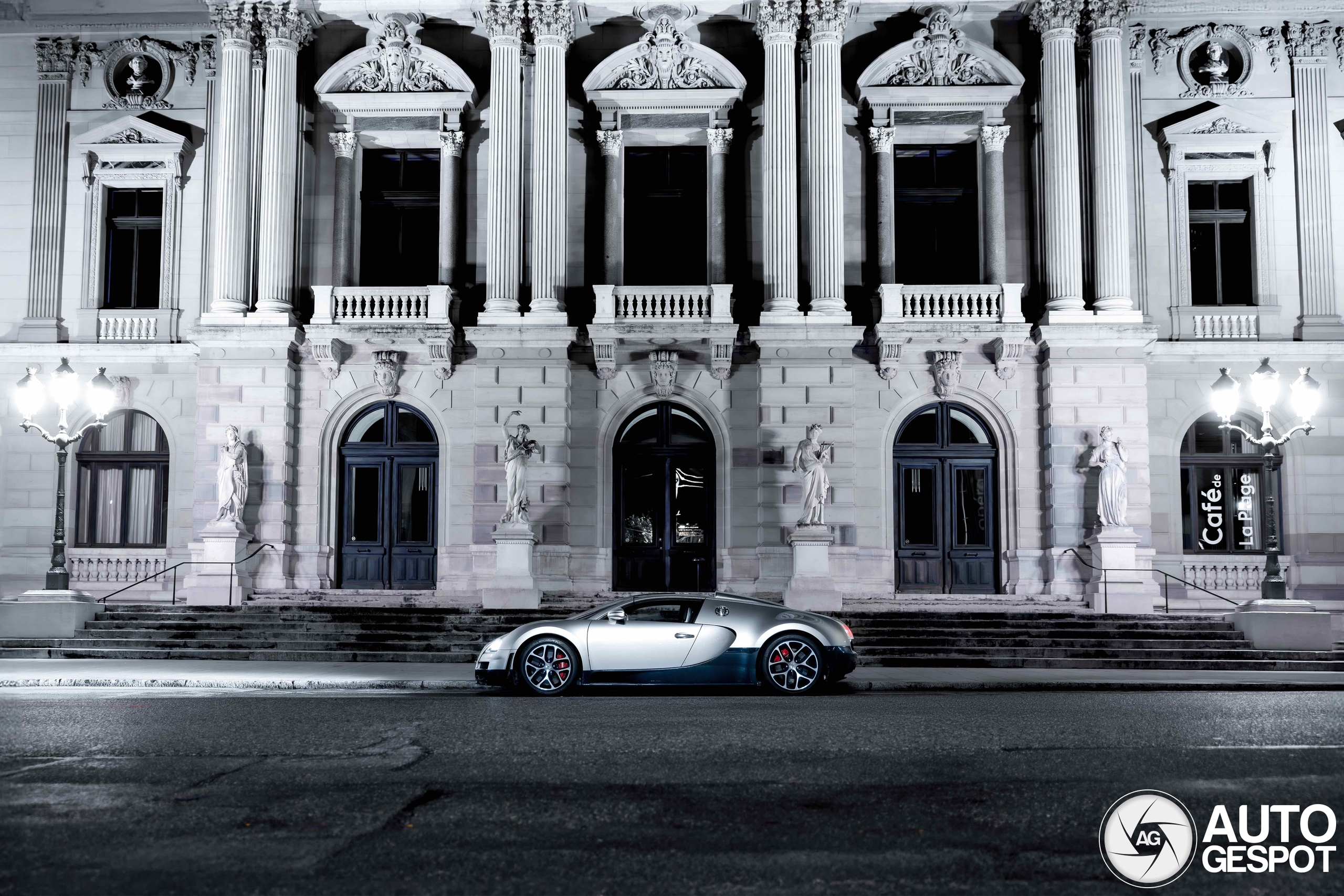 Midnight elegance: A Bugatti Veyron 16.4 Grand Sport Vitesse in Geneva