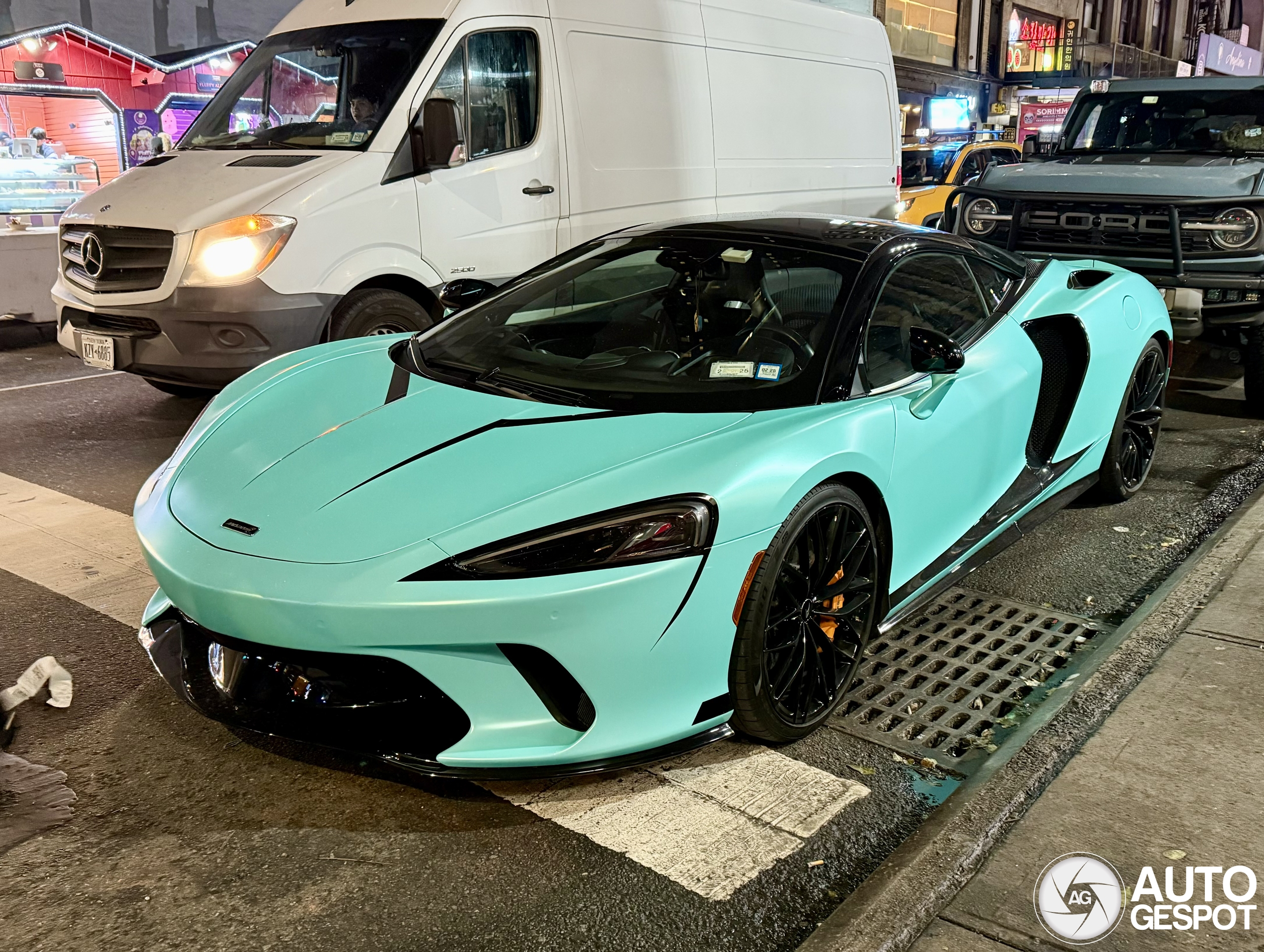 McLaren GT