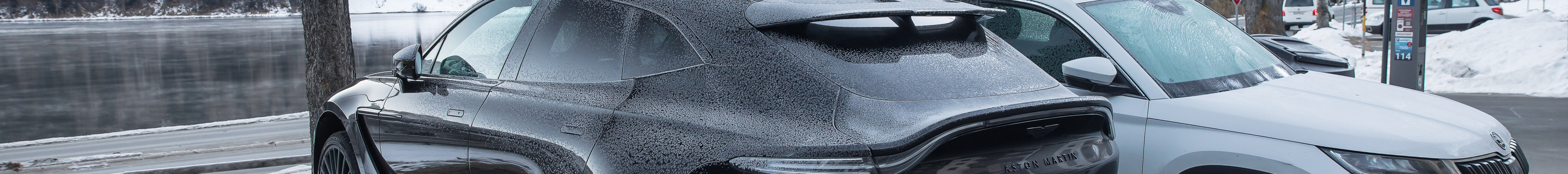 Aston Martin DBX707