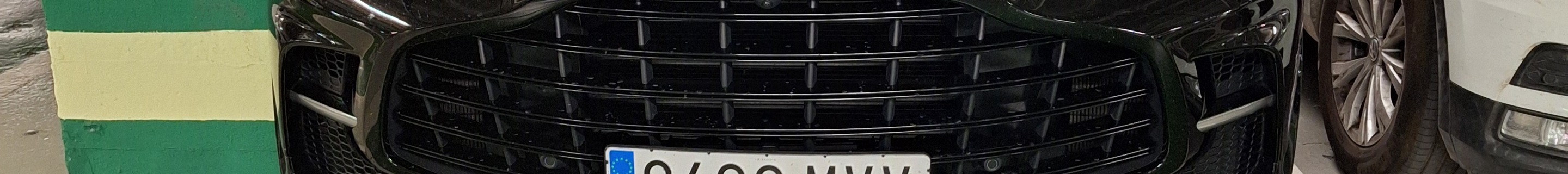 Aston Martin DBX707