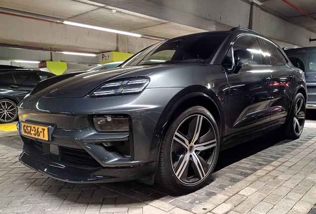 Porsche Macan EV Turbo