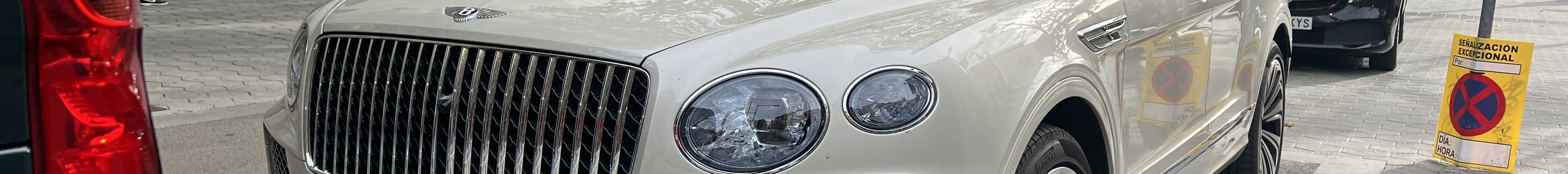 Bentley Bentayga Azure 2024
