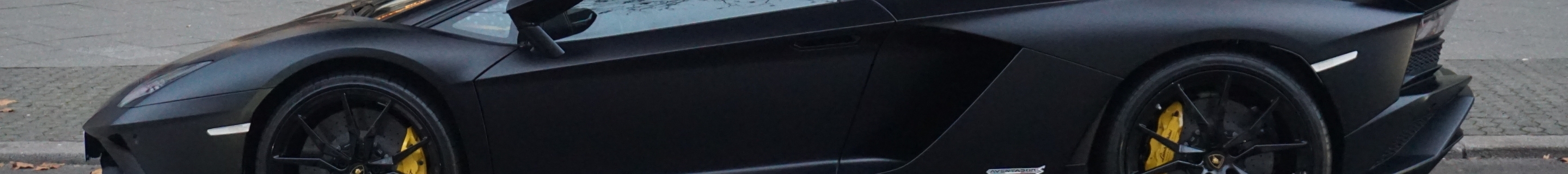 Lamborghini Aventador S LP740-4 Roadster Mansory