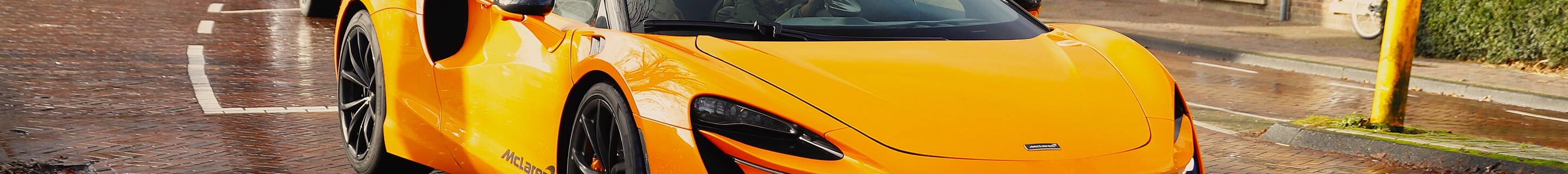 McLaren Artura Spider