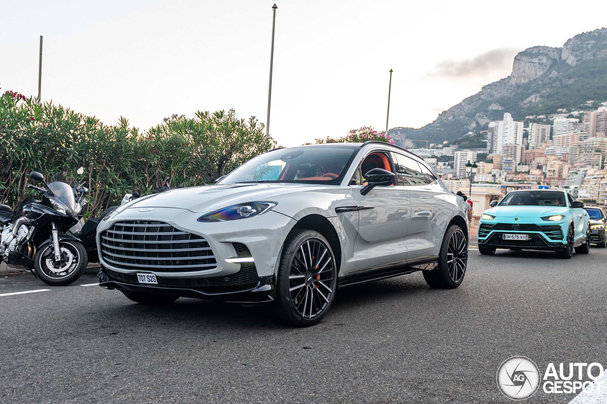 Aston Martin DBX707