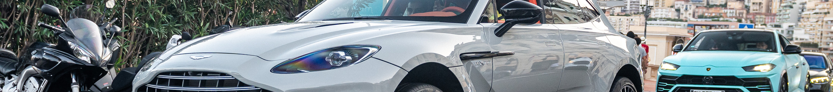 Aston Martin DBX707