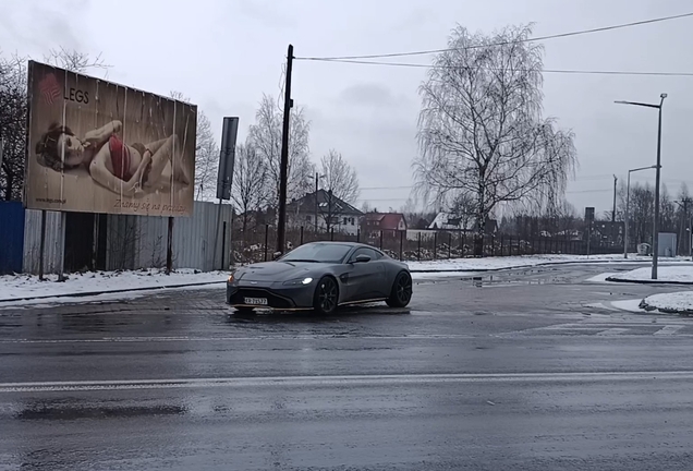 Aston Martin V8 Vantage 2021 007 Edition