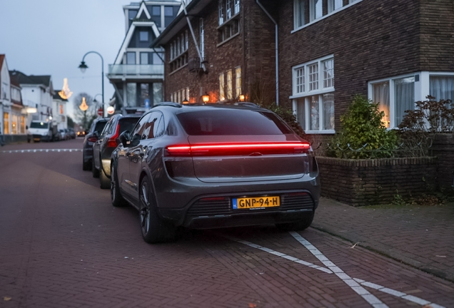 Porsche Macan EV Turbo
