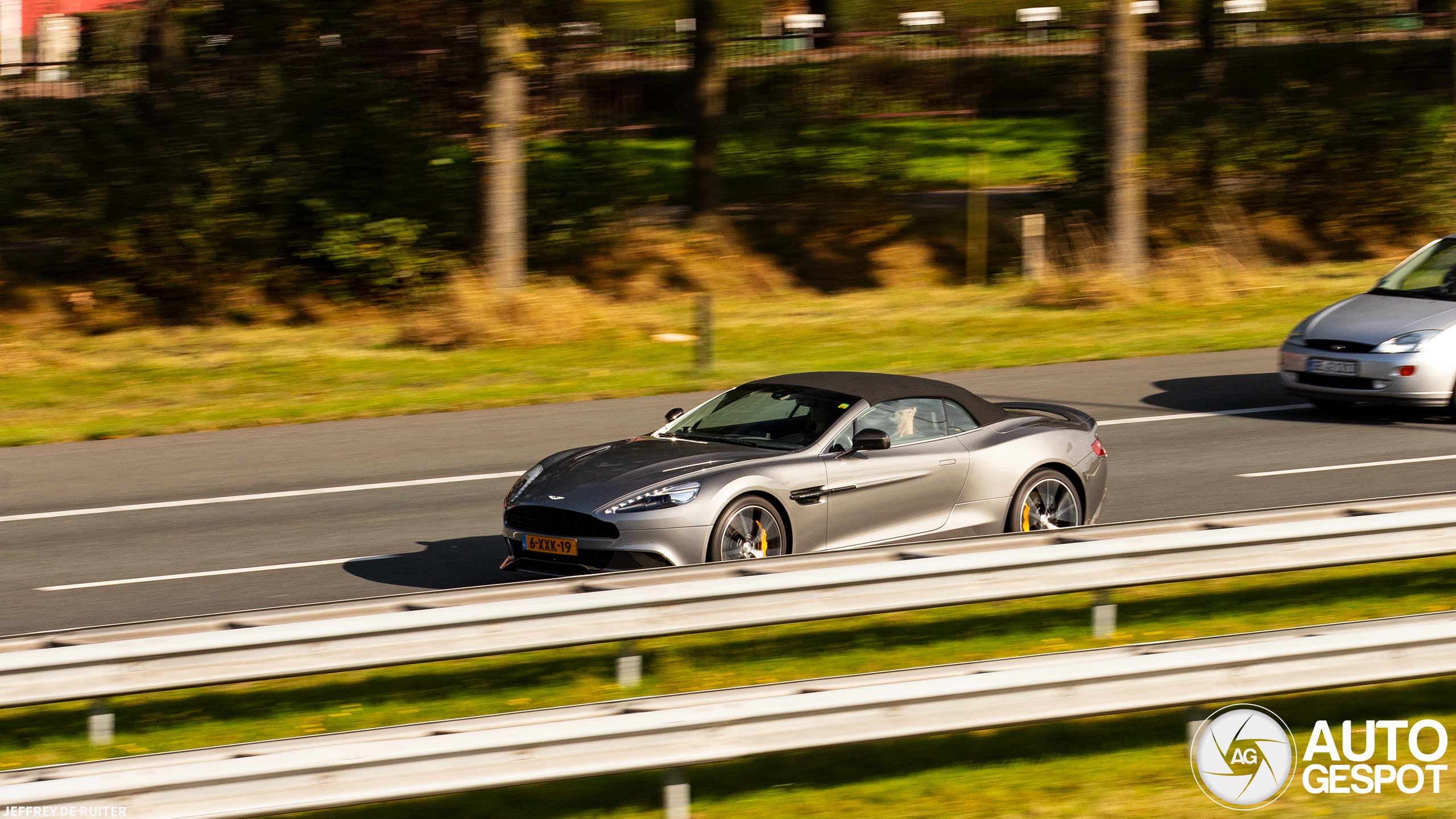 Aston Martin Vanquish Volante