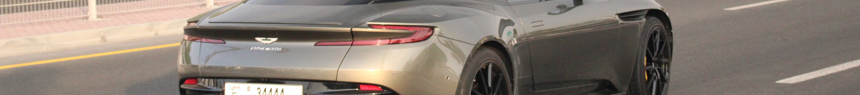 Aston Martin DB11 V8