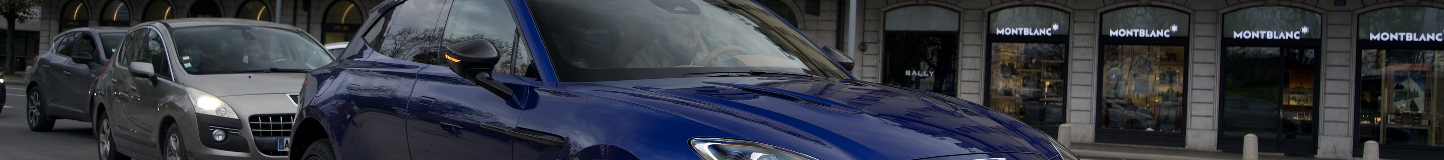 Aston Martin DBX707