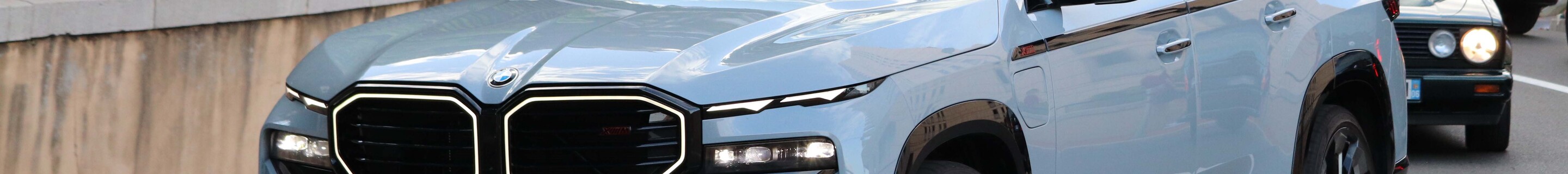 BMW XM G09 Label Red