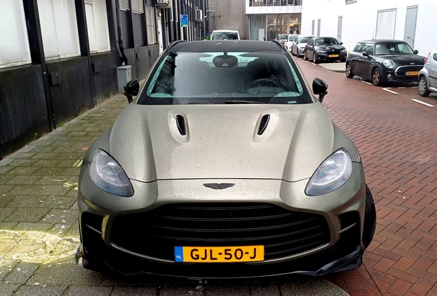 Aston Martin DBX707