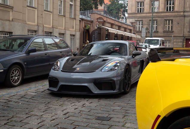 Porsche 718 Cayman GT4 RS Weissach Package