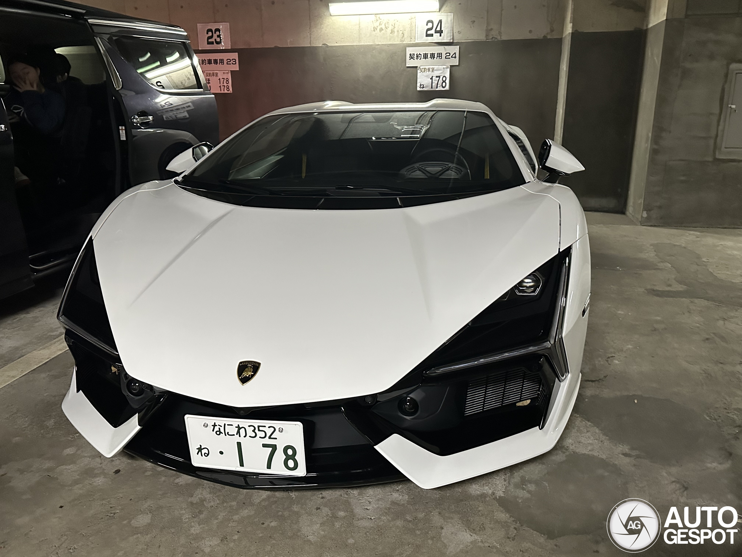 Lamborghini Revuelto
