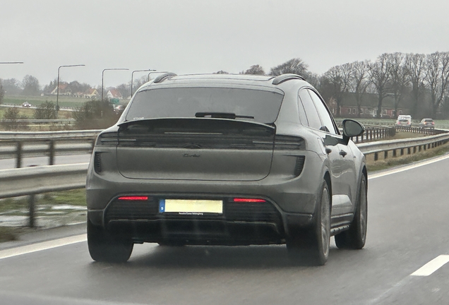 Porsche Macan EV Turbo