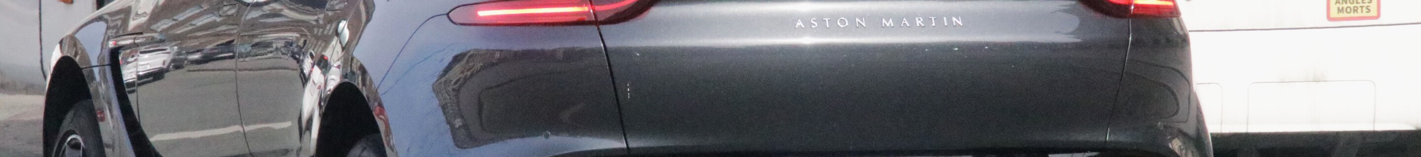 Aston Martin DBX
