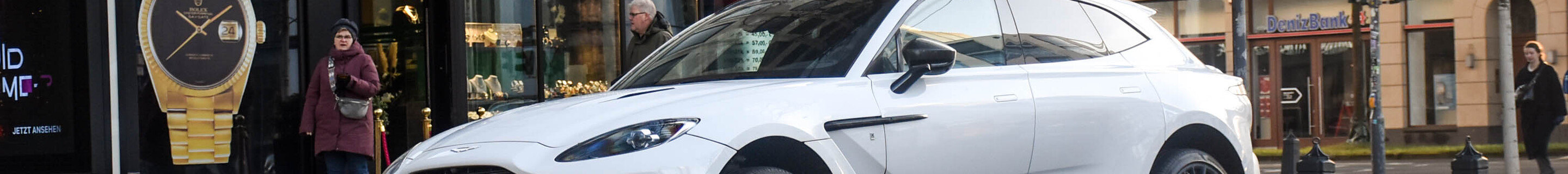Aston Martin DBX707
