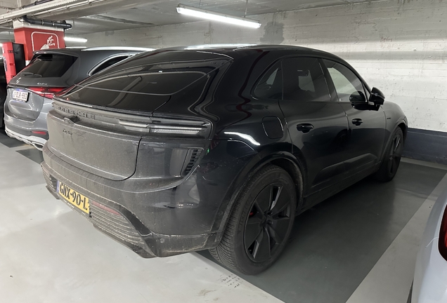 Porsche Macan EV Turbo