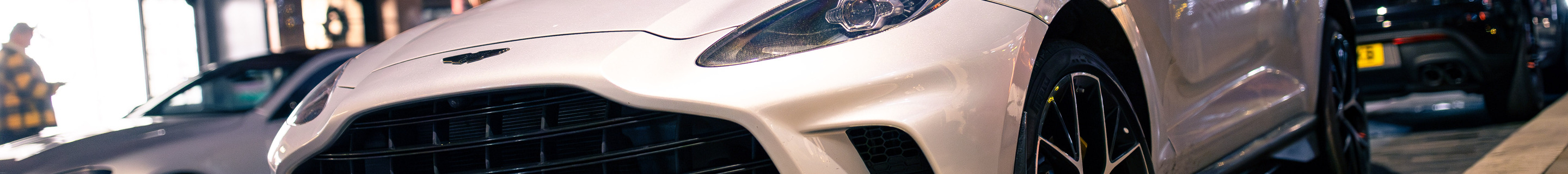 Aston Martin DBX707