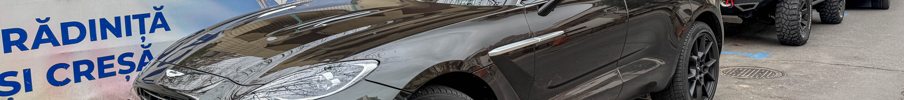 Aston Martin DBX