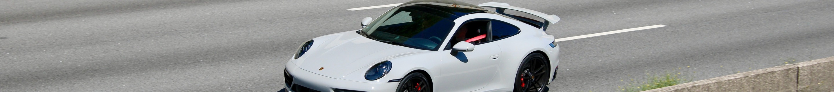 Porsche 992 Carrera 4 GTS