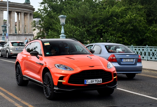 Aston Martin DBX707