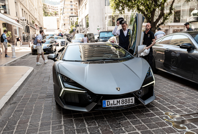 Lamborghini Revuelto