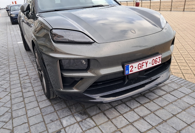 Porsche Macan EV Turbo