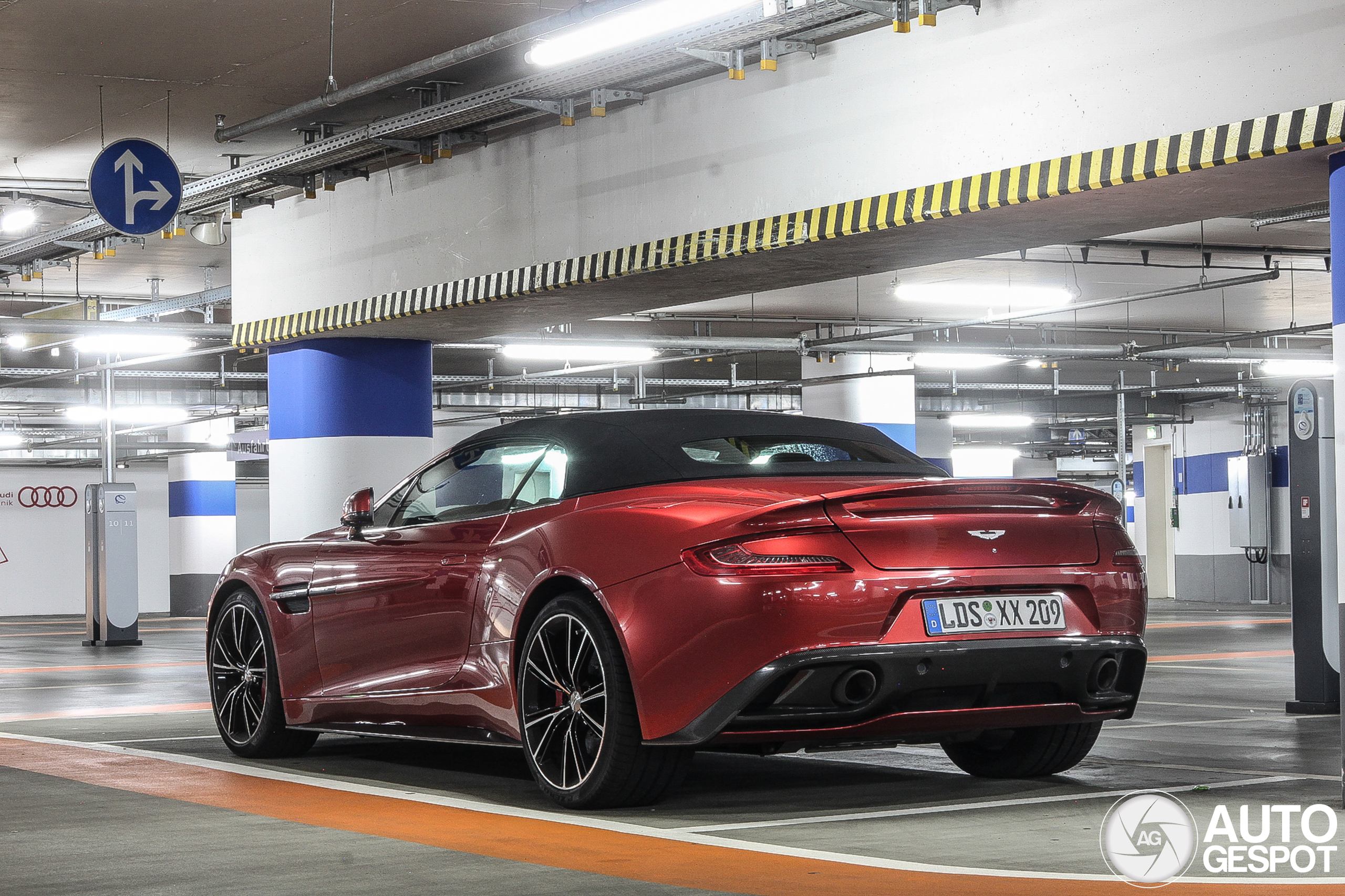 Aston Martin Vanquish Volante