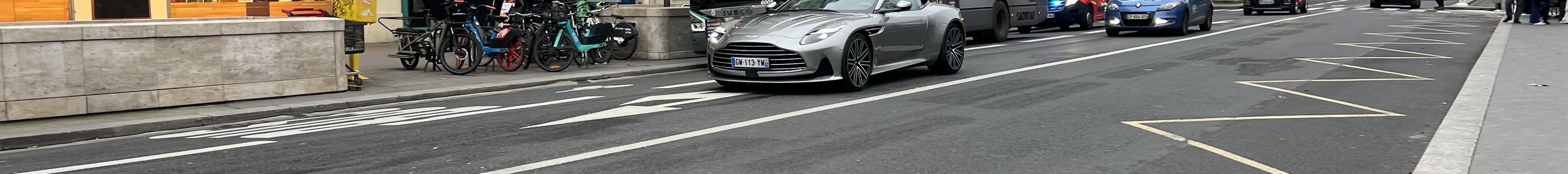 Aston Martin DB12