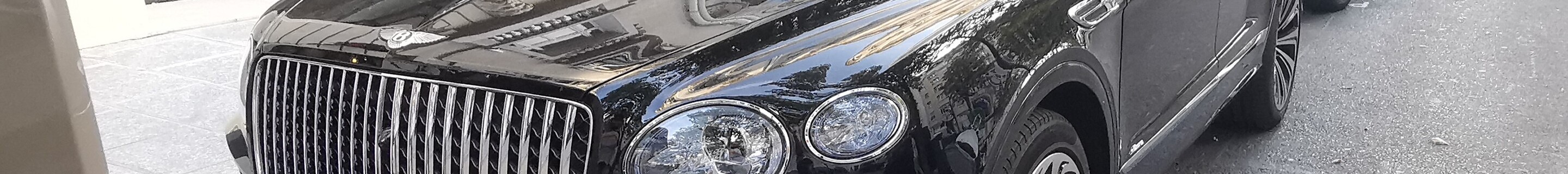 Bentley Bentayga Azure 2024