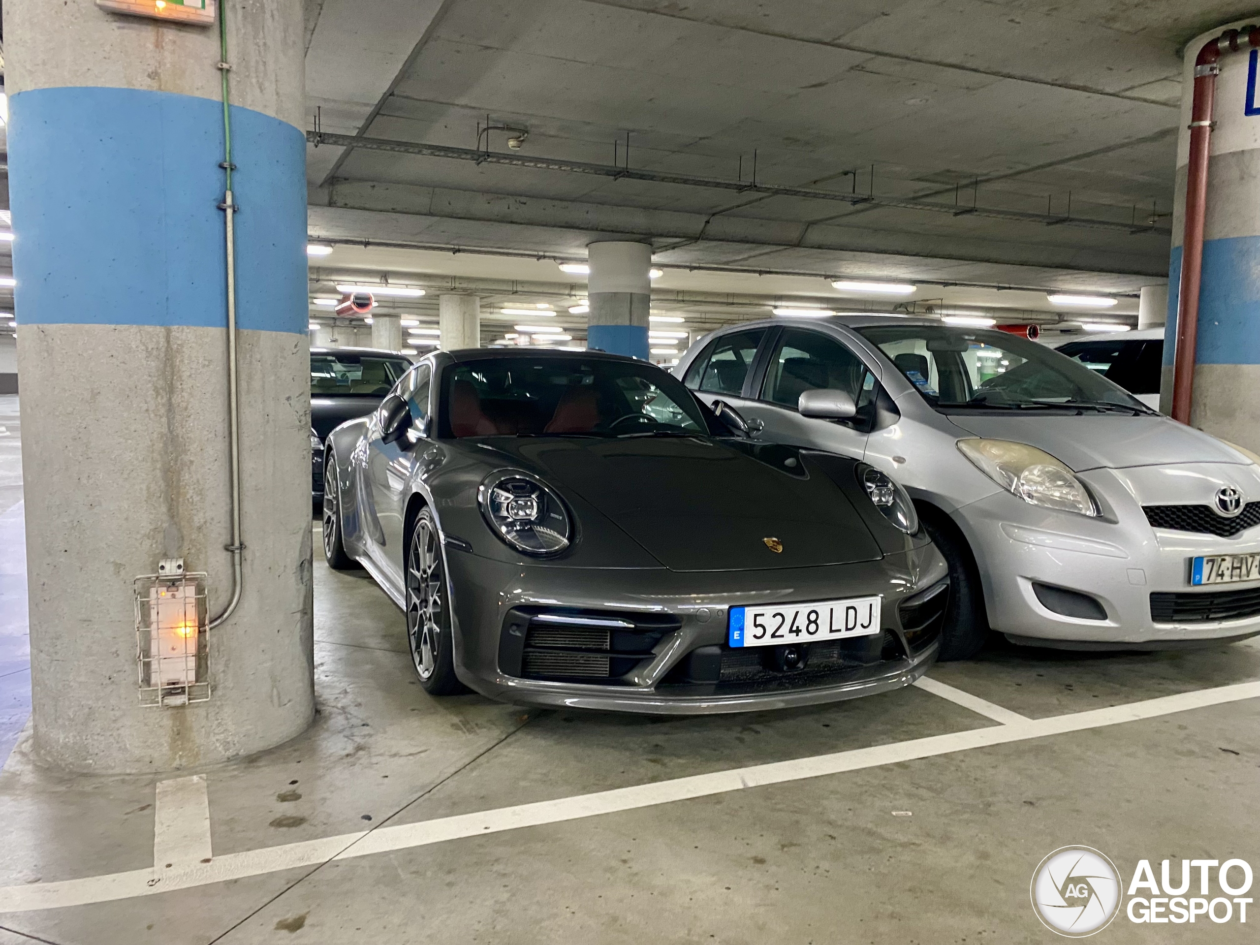 Porsche 992 Carrera 4S