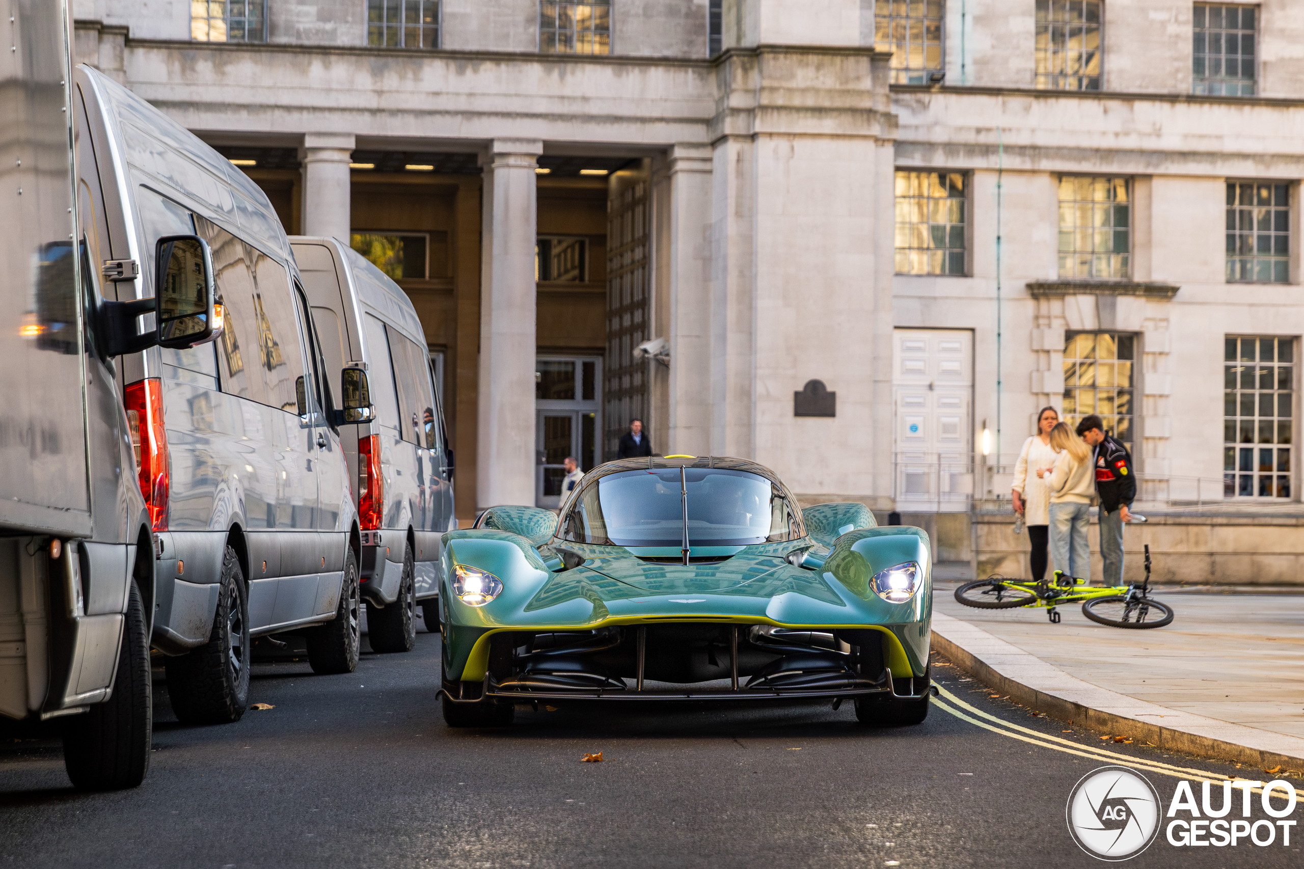 Tweemaal Aston Martin Valkyrie in London
