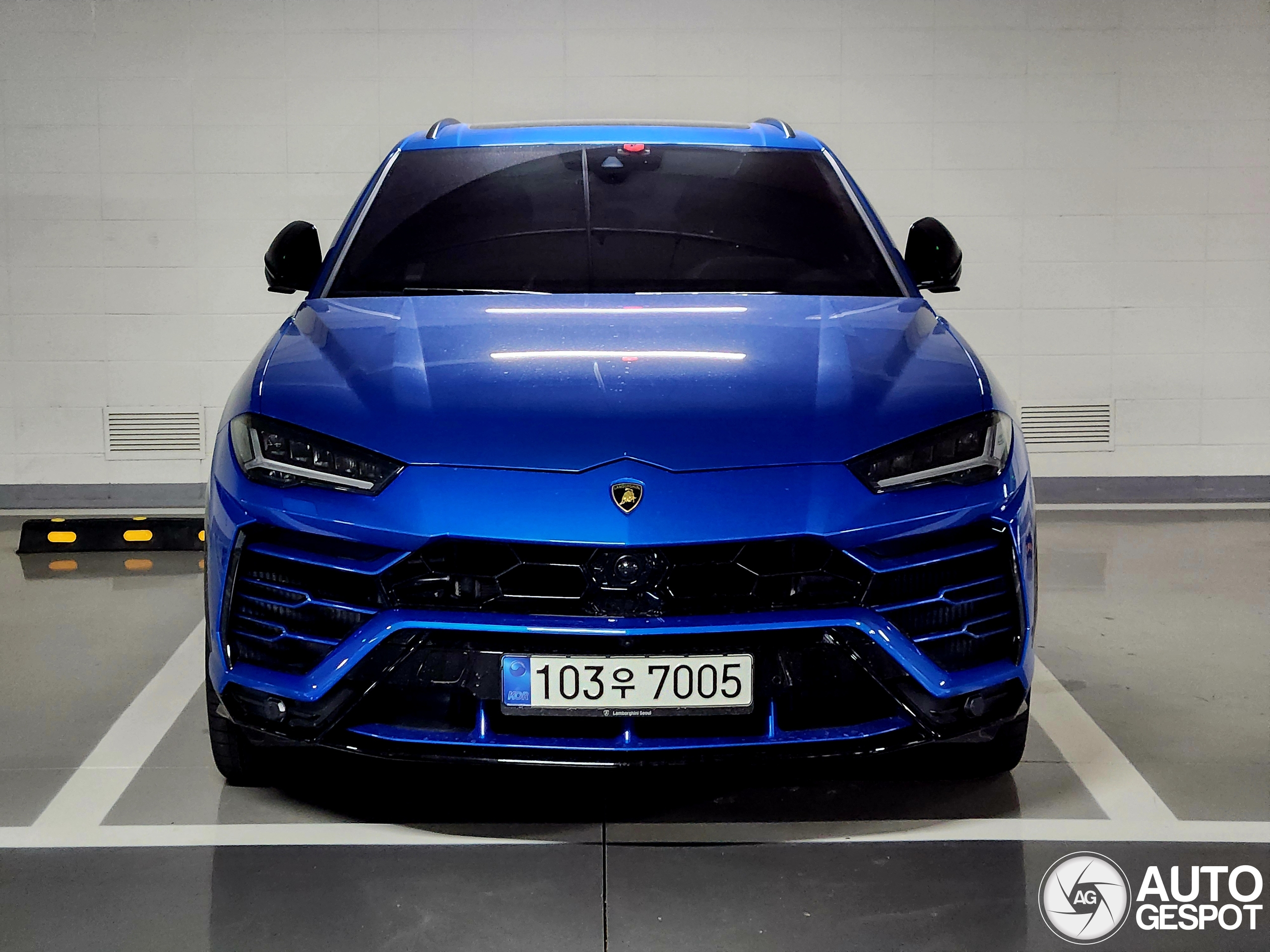 Lamborghini Urus The World Premiere カタログ Lamborghini URUS - OFFICIAL TRAILER - The World's first