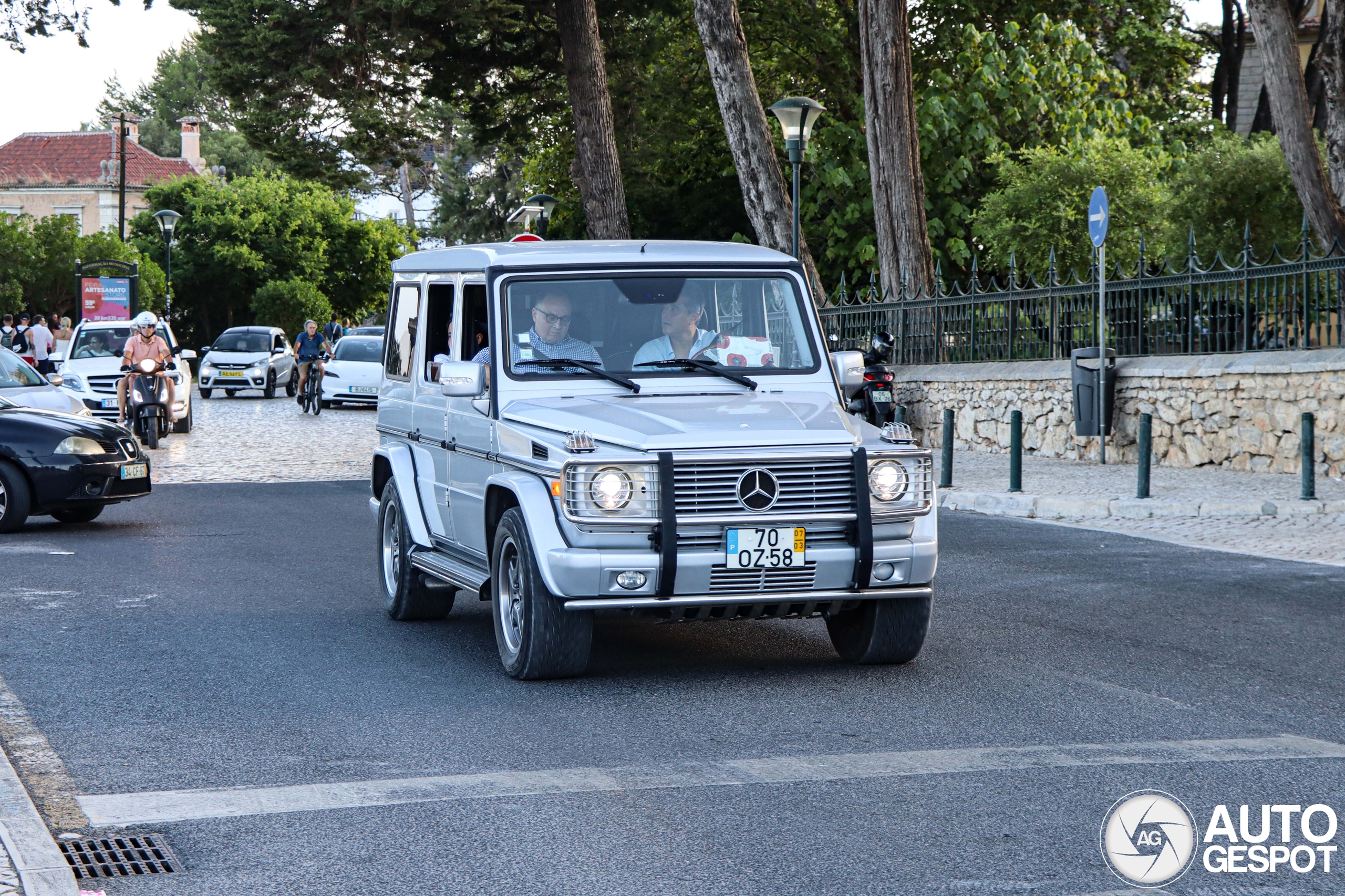 Mercedes-Benz G 55 AMG ブラックとCLS ホワイトのセット Mercedes-Benz G 55 AMG ブラックとCLS ホワイトのセット - メルカリ