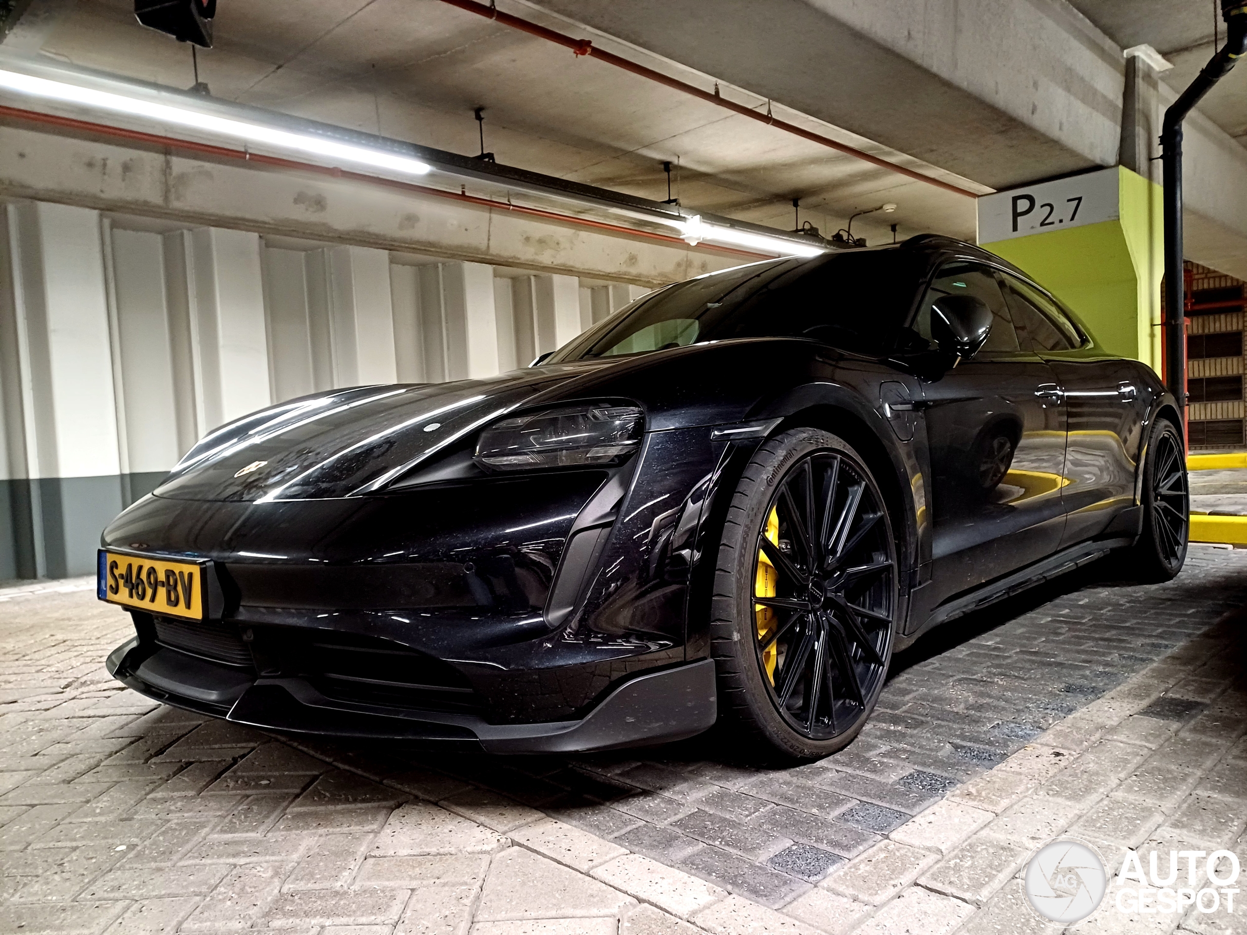 Porsche Taycan Turbo S Cross Turismo