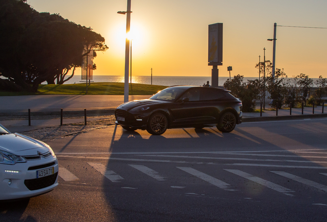 Aston Martin DBX707