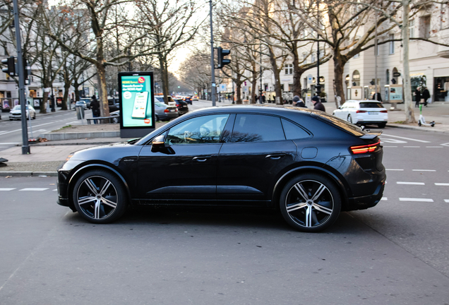 Porsche Macan EV Turbo