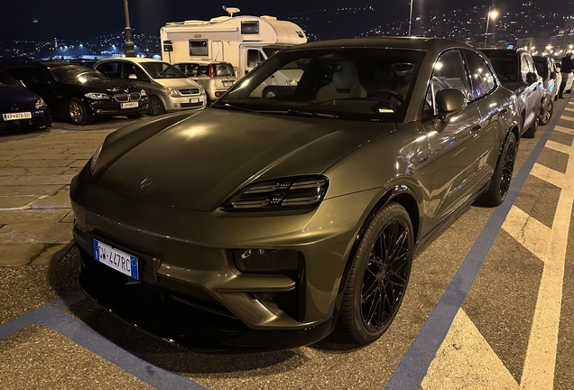 Porsche Macan EV Turbo