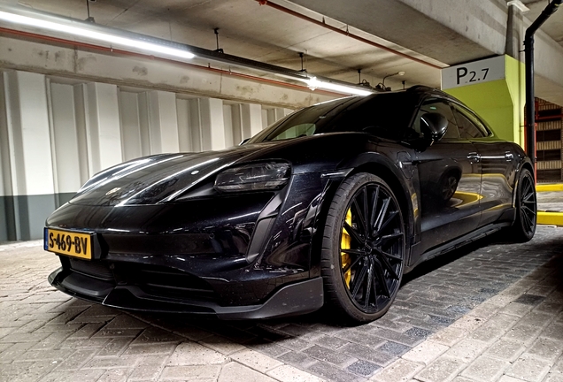 Porsche Taycan Turbo S Cross Turismo