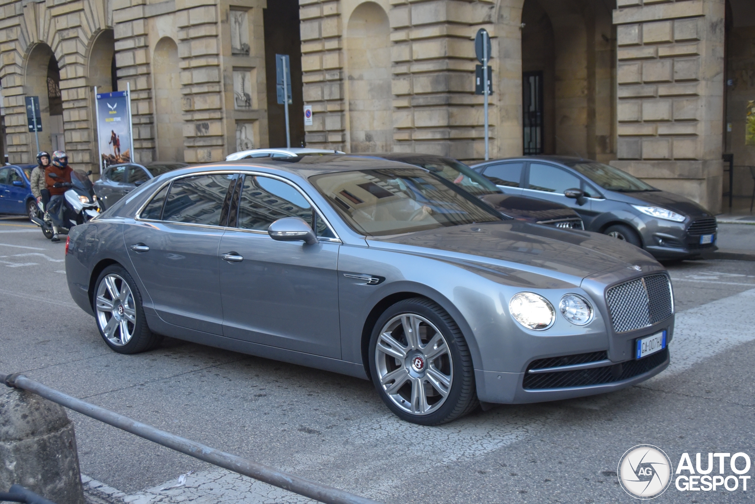 Bentley Flying Spur V8
