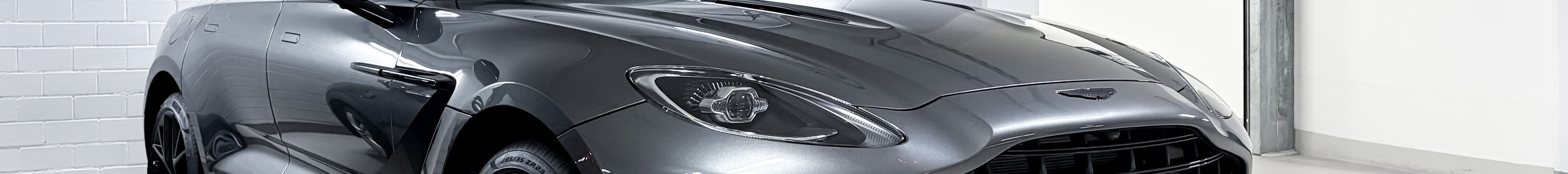 Aston Martin DBX707