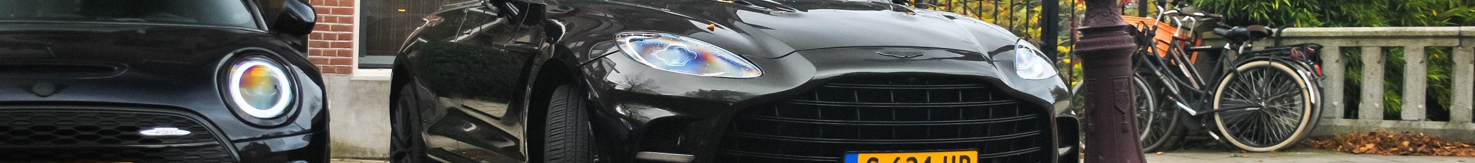 Aston Martin DBX707